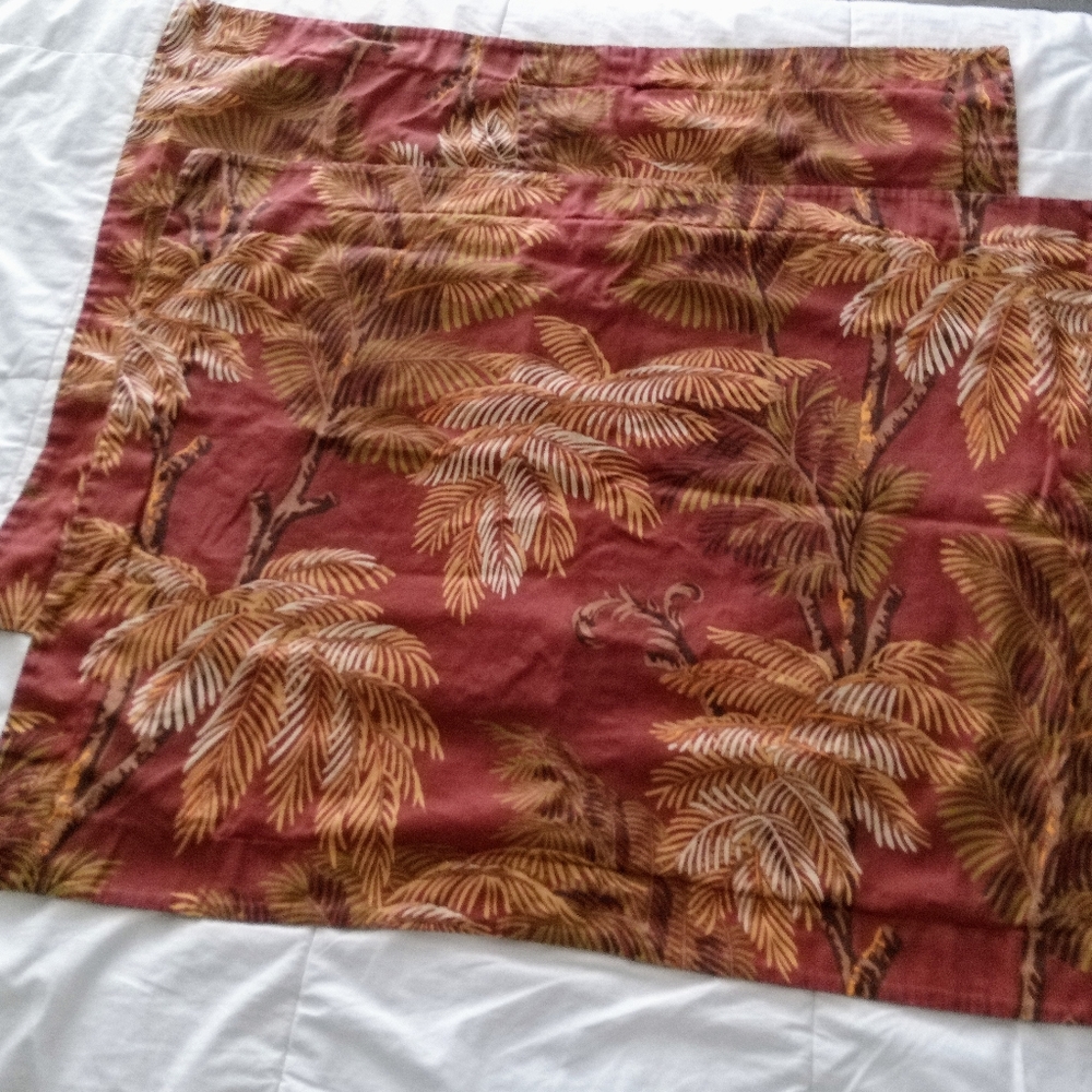 Tommy Bahama shams. 2 shams. 23.5x29". $19.